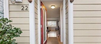 Escape to the scenic heights of Hood River