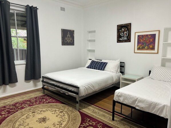 3 bedrooms, WiFi, bed sheets - Luxury House 3 Bedrooms (Castle Hill)