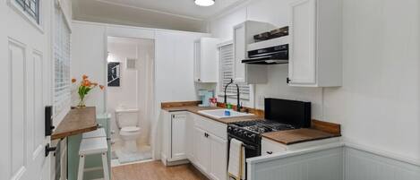 1 habitación, escritorio, wifi y ropa de cama