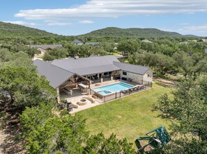 Exterior - Stunning 6 Bedroom vacation home with pool & hot tub 5 minutes from Frio River! (Sabinal)