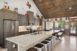 Fridge, microwave, oven, stovetop - Stunning 6 Bedroom vacation home with pool & hot tub 5 minutes from Frio River! (Sabinal)