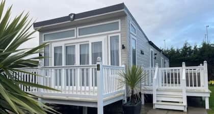 Skegness - Lodge - Sleeps 6 - Parking - Garden