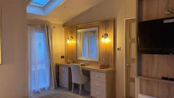 2 bedrooms, iron/ironing board, free WiFi