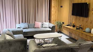 Appartement, balkon, uitzicht op stad | Woonruimte