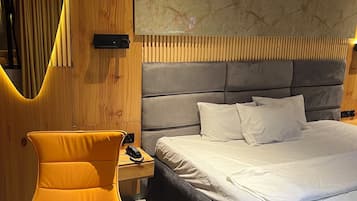 Quarto casal superluxo | Cofres nos quartos, Wi-Fi de cortesia