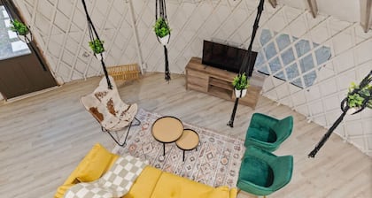 Unique YURT w/ Hammock + Games + 21 mi to Disney!
