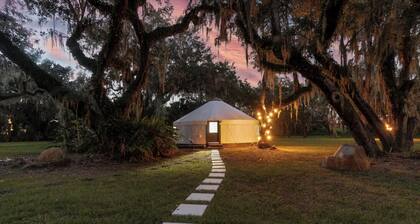 Unique YURT w/ Hammock + Games + 21 mi to Disney!