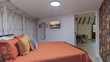 2 bedrooms, desk, iron/ironing board, travel crib
