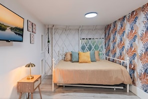 2 bedrooms, desk, iron/ironing board, travel cot