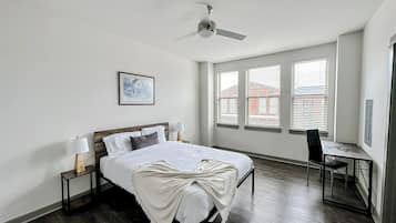 Bureau, fer et planche Ă repasser, Wi-Fi gratuit, draps fournis