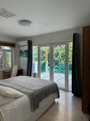 13 bedrooms, desk, iron/ironing board, travel crib