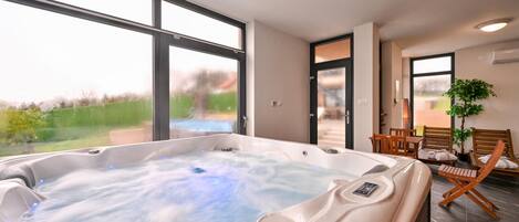 المنشأة من الداخل