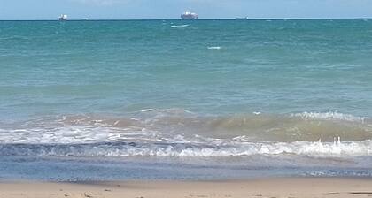 Very comfortable beach house. Beachfront gated community 24 hour security