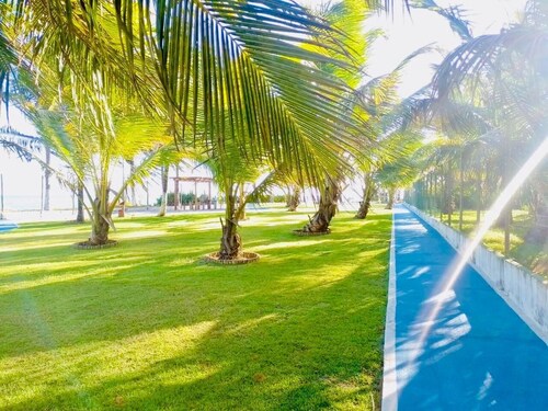 Very comfortable beach house. Beachfront gated community 24 hour security