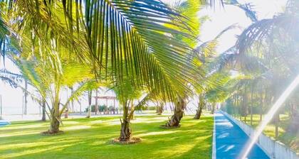 Very comfortable beach house. Beachfront gated community 24 hour security