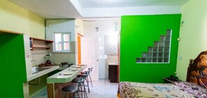 Quarto casal superior, vista para o jardim | 1 quarto, Wi-Fi de cortesia, roupa de cama