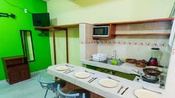 Superior Double Room, Garden View | Private kitchen