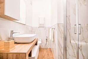 Classic Room | Bathroom