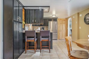 Private kitchen - Lovely Lakehouse by Grand Traverse Bay. Pet Friendly! (Traverse City)