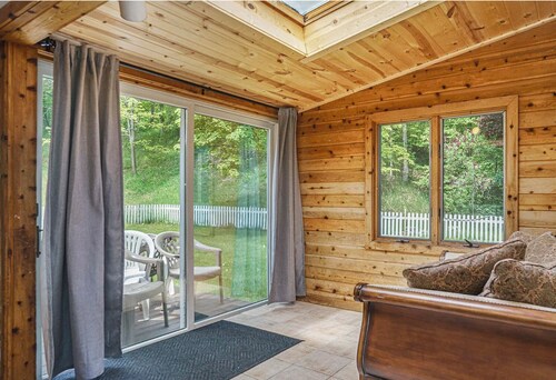 Lovely Lakehouse by Grand Traverse Bay. Pet Friendly!