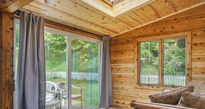 Lovely Lakehouse by Grand Traverse Bay. Pet Friendly!