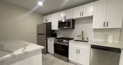 Charming 1BR Suite in the Heart of Montrose - World Class Restaurants and Bars