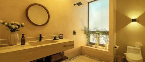 シャワー、タオル、石鹸、トイレットペーパー