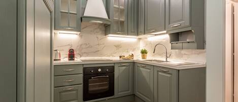 Réfrigérateur, four, plaque de cuisson, lave-vaisselle