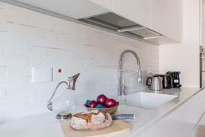 Fridge, oven, stovetop, dishwasher