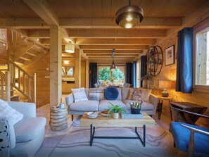 TV, fireplace, stereo