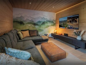 TV, fireplace, stereo