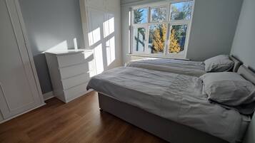 3 bedrooms, iron/ironing board, WiFi, bed sheets