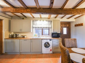 Lava-louças, cadeirão de bebê