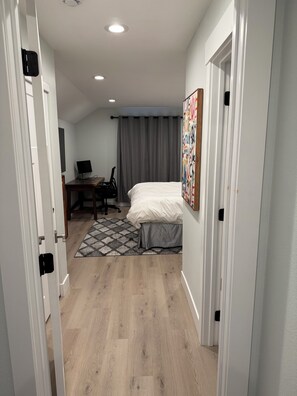 3 عدّة غرف نوم ومكتب ومكواة/لوح كي وواي فاي مجانًا