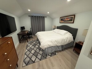 3 bedrooms, desk, iron/ironing board, free WiFi