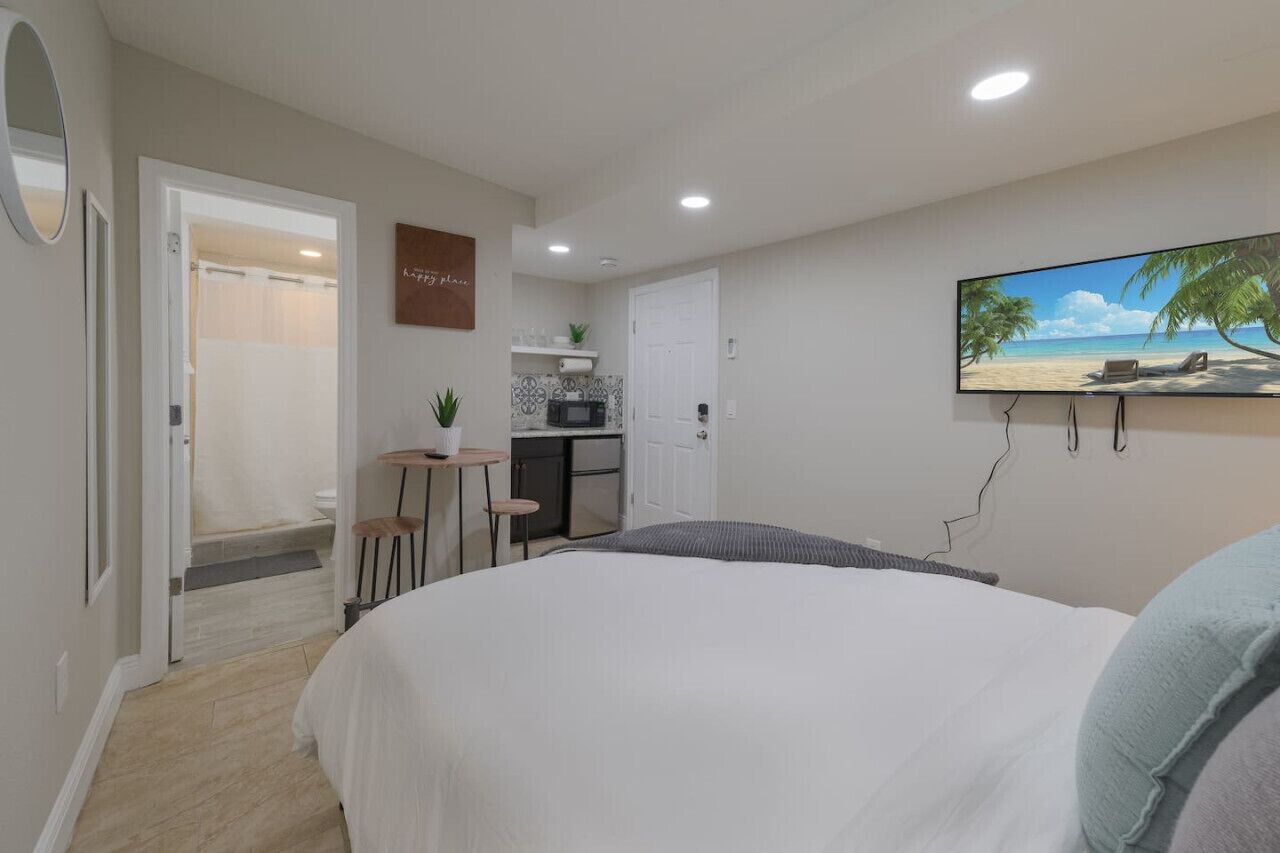 1 bedroom, desk, WiFi, bed sheets