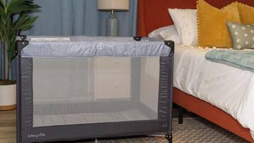 2 slaapkamers, een strijkplank/strijkijzer, reisbedje, gratis wifi