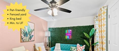 Een smart-tv en een kantoor