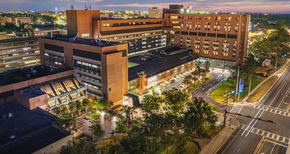 Stylish 2 BR Condo min from UF DT & Shands