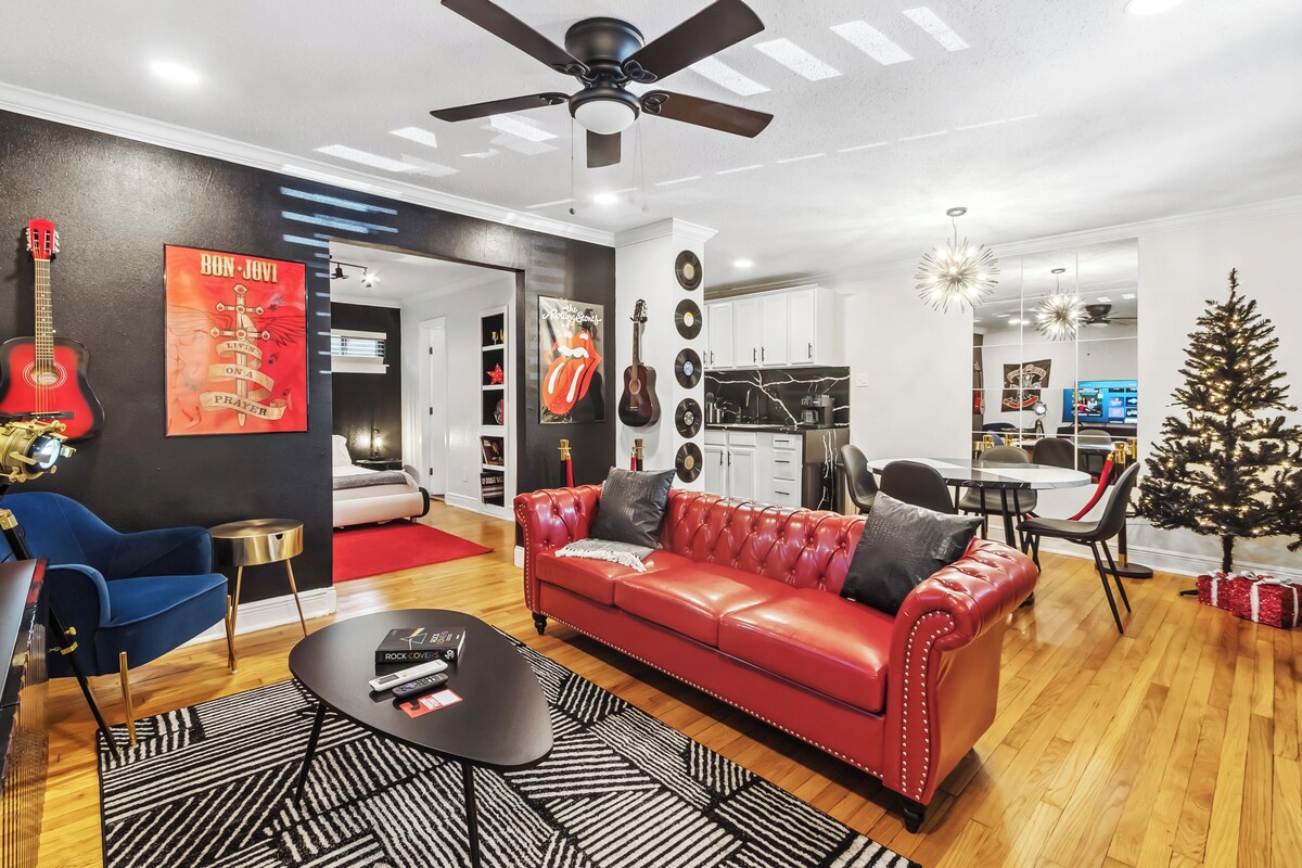 Photo 2 of The Travelers Suite in the Heart of Montrose - Walk to Restaurants, Cafes, Shops