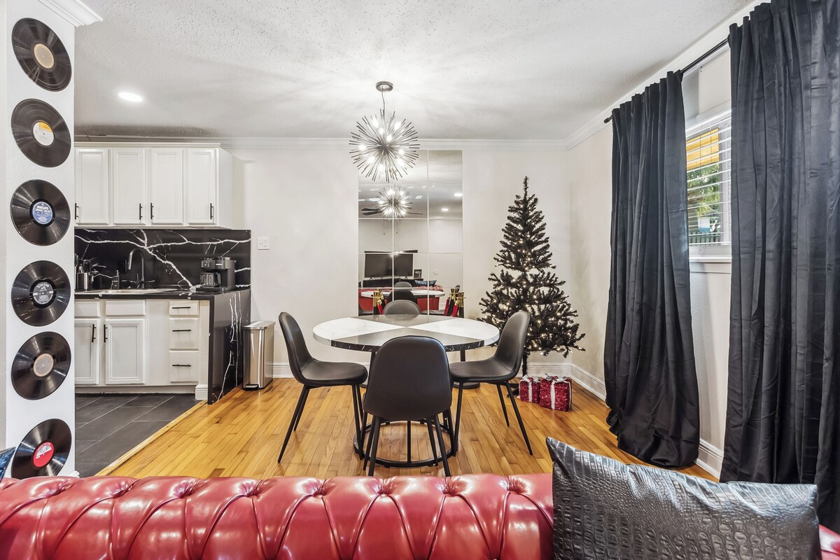 Photo 8 of The Travelers Suite in the Heart of Montrose - Walk to Restaurants, Cafes, Shops