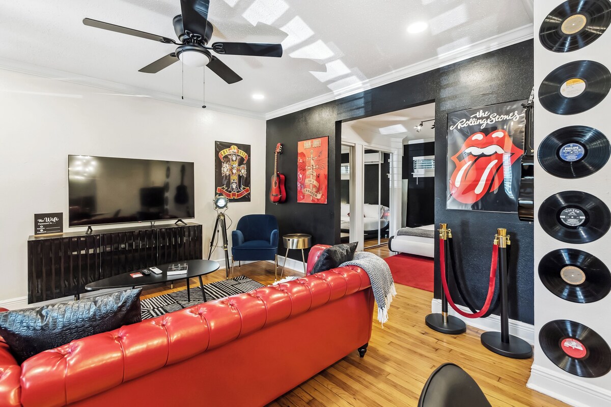 Photo 7 of The Travelers Suite in the Heart of Montrose - Walk to Restaurants, Cafes, Shops