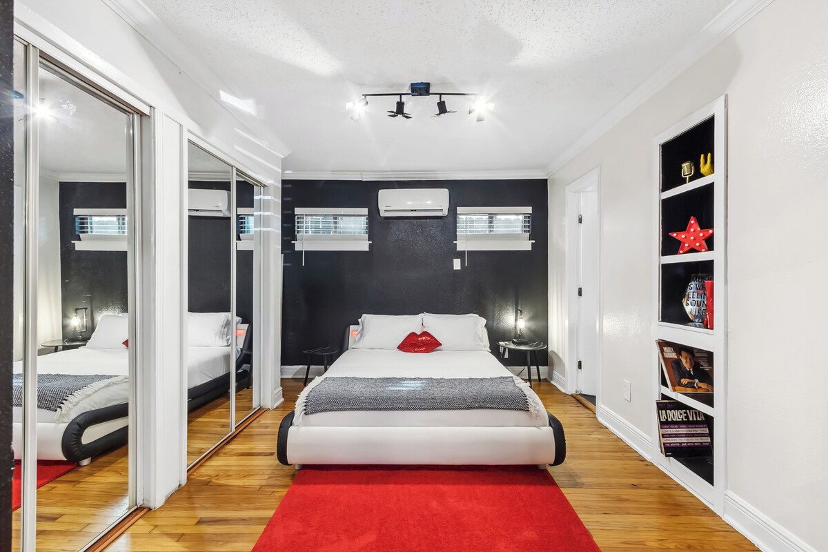 Photo 3 of The Travelers Suite in the Heart of Montrose - Walk to Restaurants, Cafes, Shops