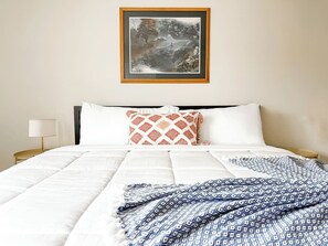 Una scrivania, ferro/asse da stiro, Wi-Fi gratuito, lenzuola