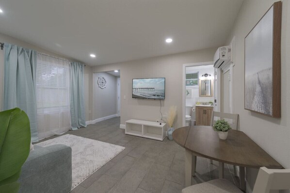 1 habitación, escritorio, wifi y ropa de cama