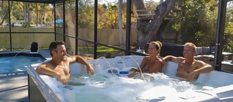 The Sunshine Coast and St. Pete Oasis: Heated Pool, Hot Tub & Pet-Friendly Fun!