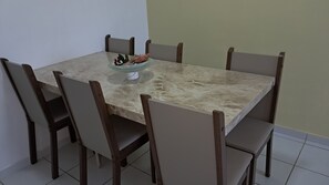 تناول الطعام