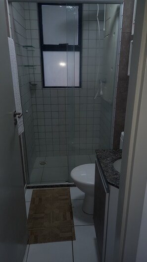 Toallas, jabón, papel de baño