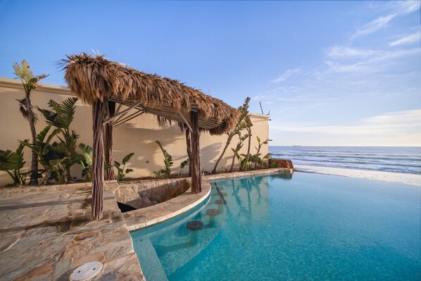 Outdoor pool - Luxury Ocean Front Modern Condo in Rosarito BC (Rosarito)