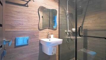 Junior Apartment, Balcony, City View | Bathroom